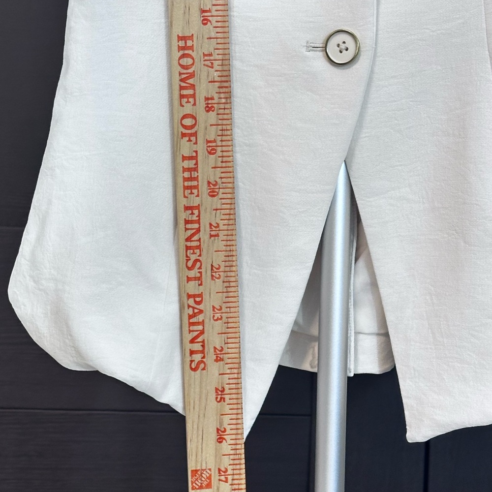 A New Day White Sleeveless Button-Up Blouse - Picture 7 of 12